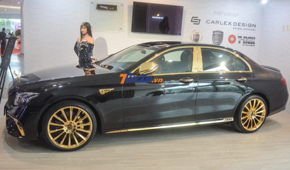 Đại gia Việt chơi lớn khi mạ vàng cho Mercedes-Benz E300 AMG gây xôn xao tại triển lãm VMS 2019