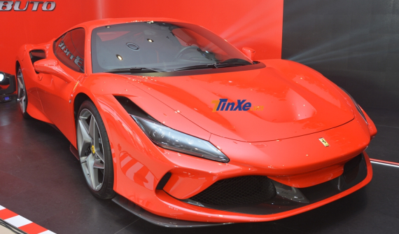 Chia tay Việt Nam, siêu xe Ferrari F8 Tributo tiếp tục vòng quanh thế giới