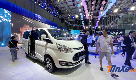 Khách hàng tại VMS 2019 nói gì về "tân binh" Ford Tourneo?