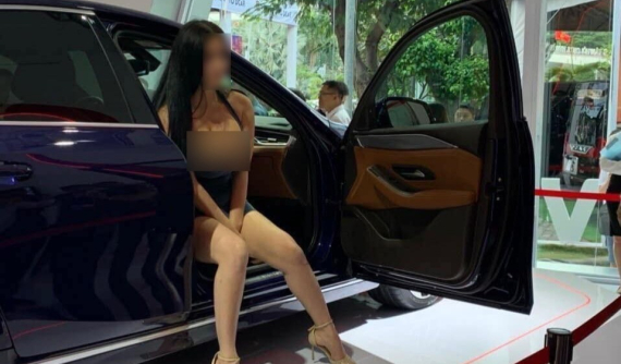 Ban tổ chức VMS 2019 chính thức lên tiếng về vụ người mẫu chụp ảnh phản cảm trong triển lãm