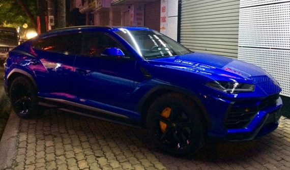 Siêu SUV Lamborghini Urus thứ 5 về Việt Nam với màu sơn xanh Blu Eleos độc nhất