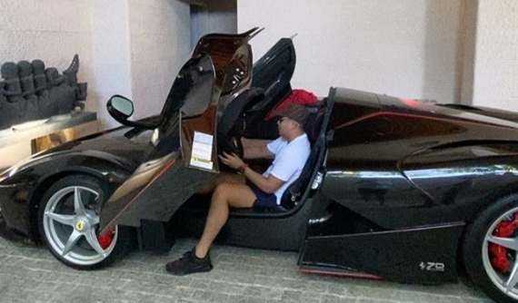 Dân chơi Campuchia đề máy Ferrari LaFerrari mui trần cực hiếm khiến nhà giàu Việt "phát thèm"