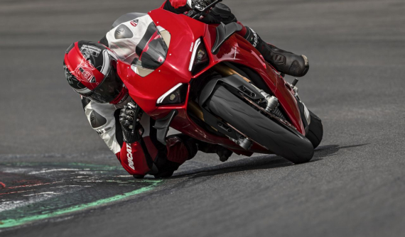 Ducati Panigale V4 2020 sẽ được trang bị cánh gió khí động học trên tất cả các phiên bản
