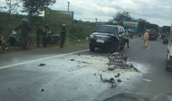 Lâm Đồng: Xe máy phát nổ sau khi tông trực diện ô tô, một người tử vong