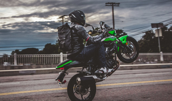 Kawasaki Z400 2023: Giá xe Z400 2023 mới nhất trên thị trường