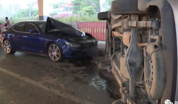 Maserati Ghibli tông một chiếc ô tô lật nghiêng, lý do đằng sau đó mới khiến người ta bất ngờ