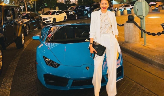 "Soi" siêu xe Lamborghini mui trần Hoa hậu Phạm Hương cầm lái ở Mỹ