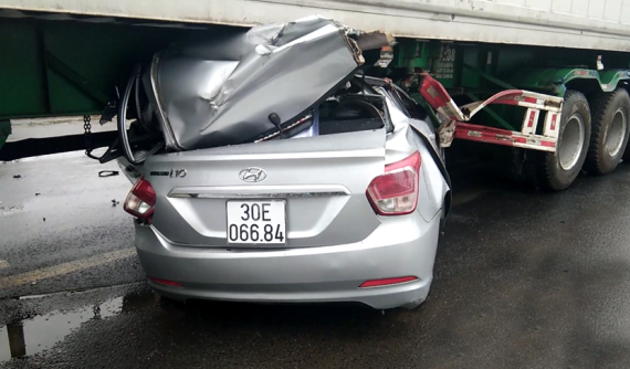 Đắk Nông: Ô tô Hyundai Grand i10 rúc gầm xe container, hai người tử vong tại chỗ