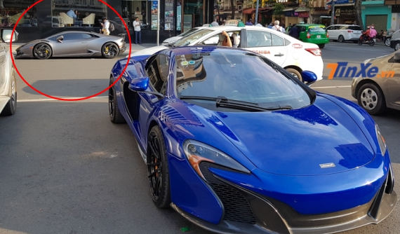 Dàn siêu xe triệu đô của nhà giàu Việt tụ tập tại Sài thành, nhiều chủ ô tô đỗ kế bên lo âu