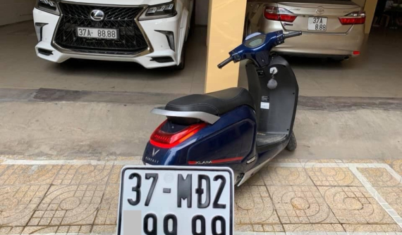 Góc biển đẹp: Vinfast Klara biển "tứ quý" 9 chung nhà cùng Lexus LX570 "tứ quý" 8 ở Nghệ An