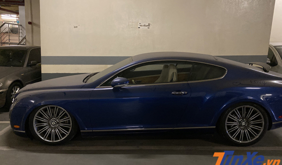 Bentley Continental GT Speed "làm bạn" với bụi tại hầm đỗ xe ở Hà Nội