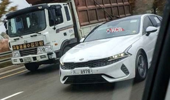 Kia Optima 2020 "trần trụi" chạy trên đường phố, ngày ra mắt không còn xa