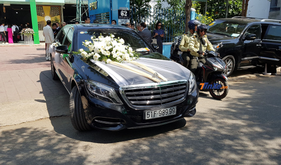 Chiêm ngưỡng dàn xe sang Mercedes-Maybach, Rolls-Royce và Lexus trong đám cưới Bảo Thy