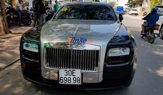 Cận cảnh Rolls-Royce Ghost cùng dàn xe biển siêu đẹp tại buổi rước dâu của Bảo Thy