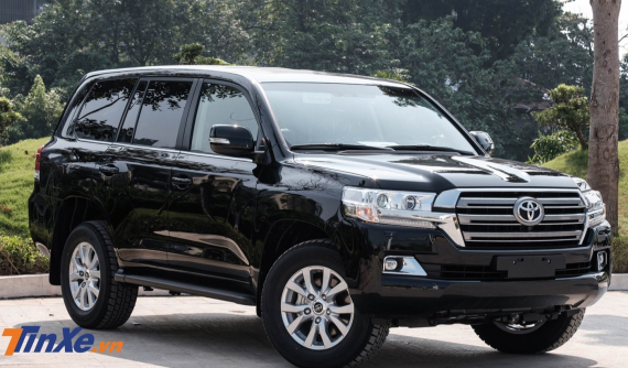 Toyota Land Cruiser 2020 chính hãng vừa về đại lý có gì để hấp dẫn đại gia Việt?