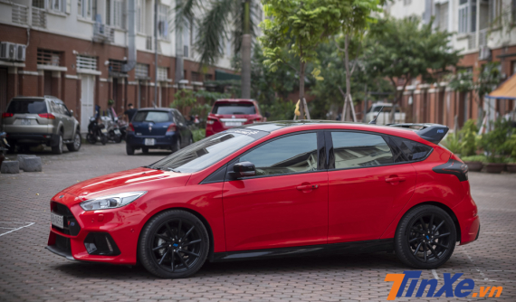 Một trong những chiếc Ford Focus cuối cùng xuất xưởng tại Việt Nam được chủ nhân độ lên như xe sang