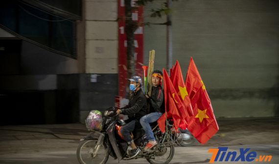 Hoà với Thái Lan, người hâm mộ Việt Nam "âm thầm" đi bão