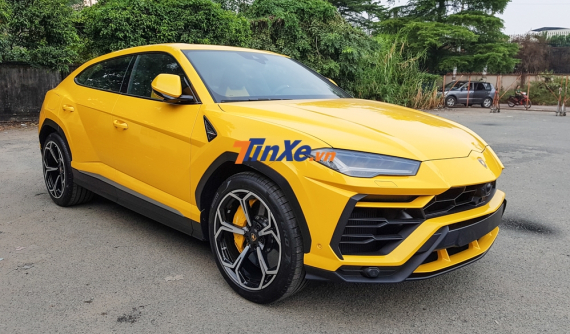 Siêu SUV Lamborghini Urus bí ẩn nhất Việt Nam bị bắt gặp đi đăng kiểm