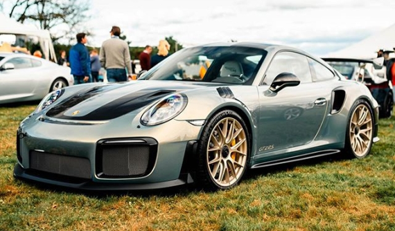 Màu sơn trên chiếc Porsche 911 GT2 RS Weissach này đã có giá hơn 2 tỷ đồng