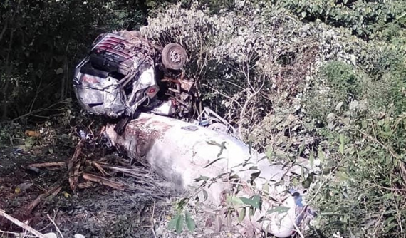 Lai Châu: Xe bồn rơi xuống vực sâu, tài xế may mắn thoát chết