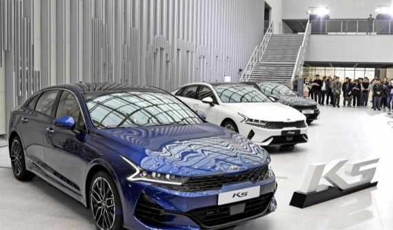Lột xác về thiết kế, Kia Optima 2020 lập tức "bán chạy như tôm tươi"