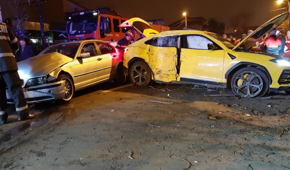 Lamborghini Urus hư hỏng nặng sau tai nạn với xe BMW ở một ngã tư