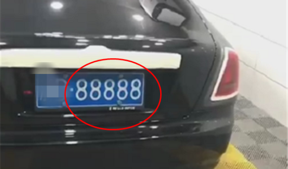Đại gia chi 6,6 tỷ đồng để mua biển số "ngũ quý" 8 cho Rolls-Royce Ghost