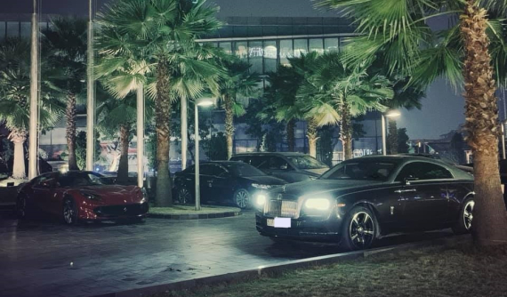Rolls-Royce Wraith phủ bụi nổi tiếng nhất Việt Nam tái xuất và họp mặt cùng Ferrari 812 Superfast