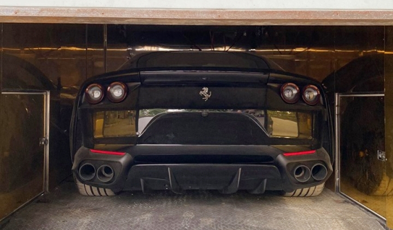 Ferrari 812 Superfast thứ 2 về Việt Nam có màu đen nhưng ghế đua mới là trang bị hấp dẫn