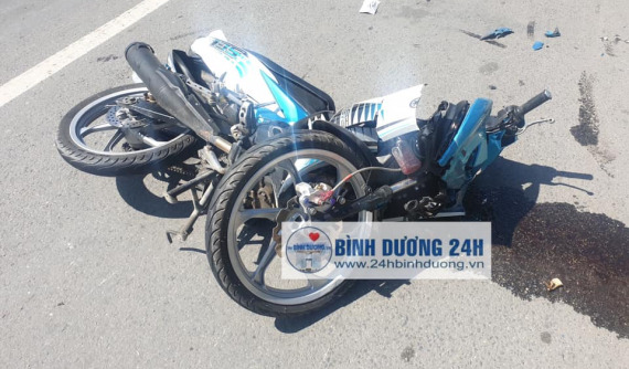 Bình Dương: Đâm vào đuôi xe tải đang tấp vào lề, nam thanh niên điều khiển Yamaha Exciter tử vong