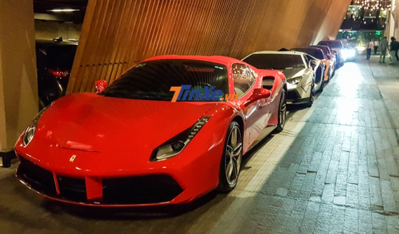 Sinh nhật vợ Cường "Đô-la" quy tụ hàng chục siêu xe góp mặt