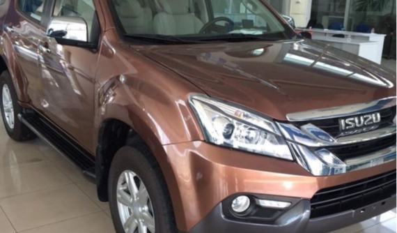 Nằm kho từ năm 2017, 5 chiếc Isuzu mu-X được đại lý thanh lý với giá “sập sàn”