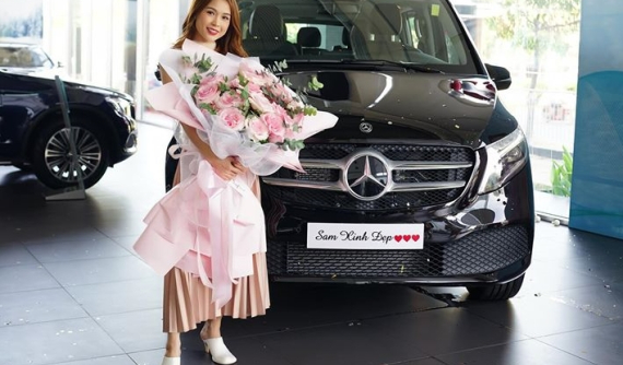 Hot girl Sam tậu Mercedes-Benz V250 Luxury giá gần 2,6 tỷ đồng tại Việt Nam