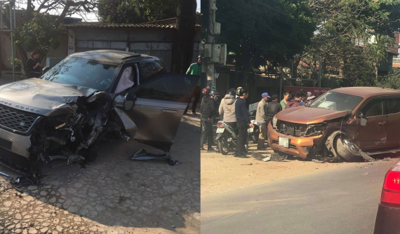 Hà Nội: SUV sang Range Rover Velar gây tai nạn liên hoàn cho 4 phương tiện khiến 2 người bị thương