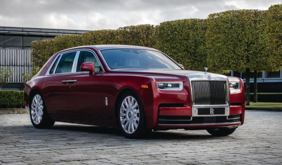Rolls-Royce trình làng Phantom RED - chiếc xe siêu sang với sơn ngoại thất rắc bụi pha lê