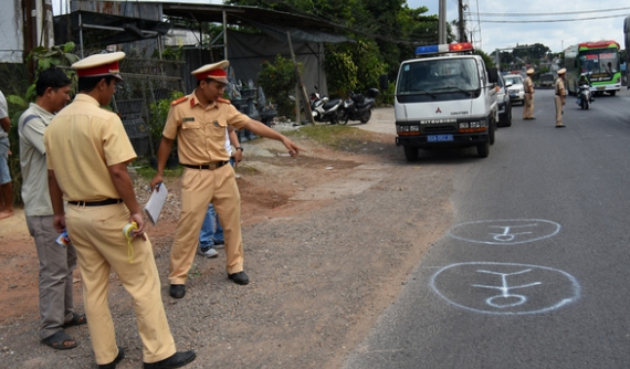 Đồng Nai: Vụ lái xe chở học sinh rơi xuống đường, tài xế sử dụng bằng lái giả?