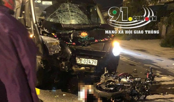 Nghệ An: Yamaha Exciter đối đầu xe đưa đón học sinh, 2 thanh niên tử vong tại chỗ