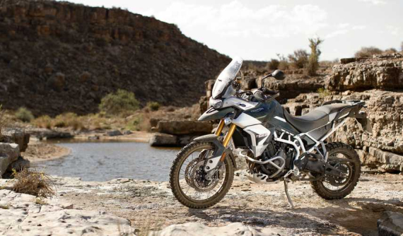 Cặp đôi Triumph Tiger 900 và Triumph Scrambler 1200 sẽ góp mặt cùng James Bond trong phần mới nhất của Điệp viên 007