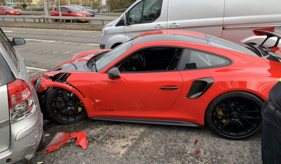 Khách hàng gây tai nạn cho siêu xe Porsche 911 GT2 RS lái thử của đại lý