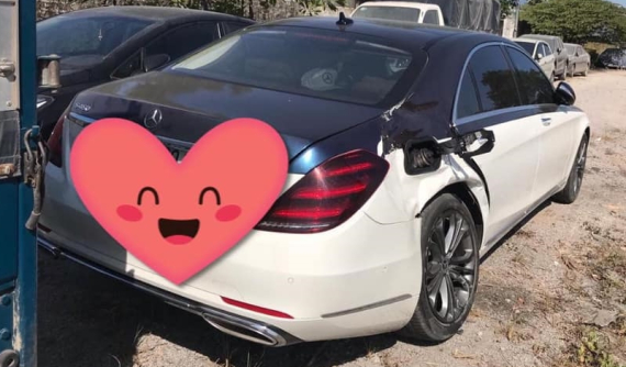 Quảng Ninh: Xe tải tông Mercedes-Benz S450 móp cửa, bung hết túi khí, thiệt hại gần nửa tỷ đồng