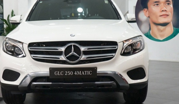 Chưa biết có bắt trận chung kết SEA Games 30 hay không, thủ môn Bùi Tiến Dũng vẫn được tặng Mercedes-Benz GLC