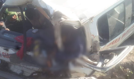 Nghệ An: Xe chở đoàn người khuyết tật tông vào vách núi, 2 người tử vong, 4 người bị thương nặng