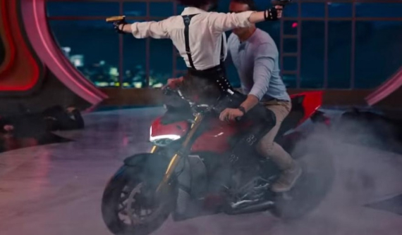 Deadpool biểu diễn drift Ducati Streetfighter V4 trong phim hài hành động mới