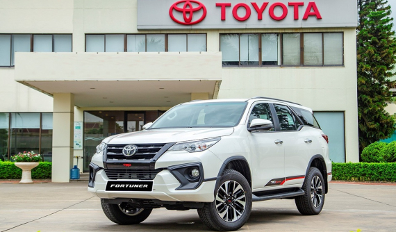 Doanh số Toyota Việt Nam giảm mạnh trong tháng 11: Người Việt bớt chuộng thương hiệu "thiện lành"?