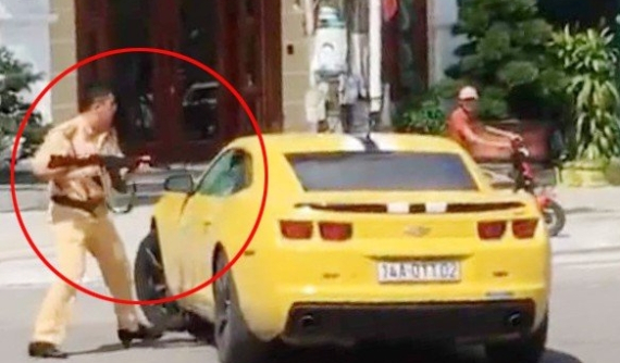 Những pha truy đuổi xe máy và ô tô gay cấn nhất của cảnh sát Việt Nam