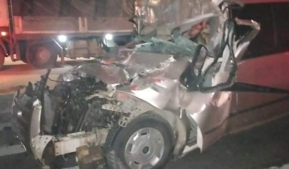 Hà Tĩnh: Ô tô khách 16 chỗ tông xe đầu kéo chở bình gas, tài xế tử vong tại chỗ