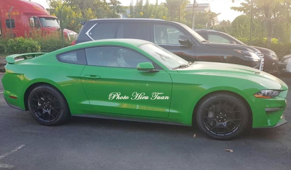 Ford Mustang 2018 màu xanh lá độc nhất Việt Nam "khui công" trước năm Canh Tý