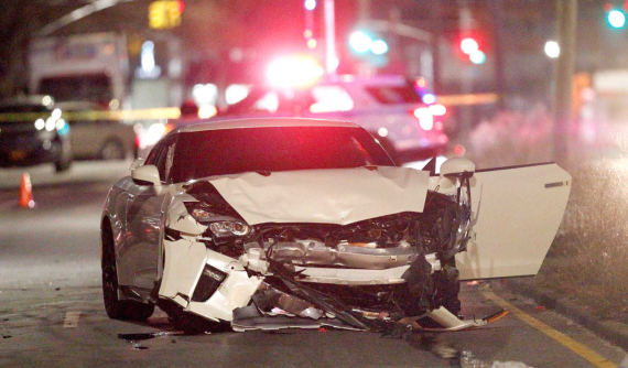 Cảnh sát cầm lái siêu xe Nissan GT-R tông Mazda6 khiến 1 cô gái tử vong