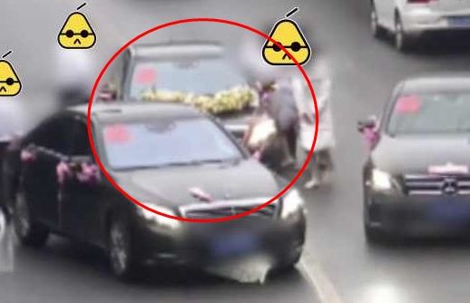 Tạo kịch bản cướp dâu như phim hành động, 2 tài xế lái xe Mercedes-Benz bị cảnh sát "tuýt còi"