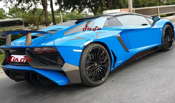 giá bán Lamborghini Aventador sv roadster